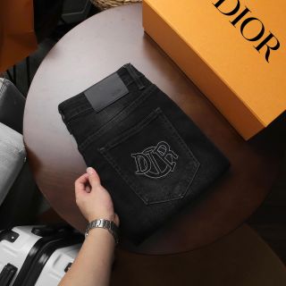 Short jean nam.  Chất  Jean dày dặn có thun co giãn thoải mái.  Mền mịn.