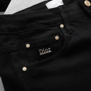 Short jean nam.  Chất  Jean dày dặn có thun co giãn thoải mái.  Mền mịn.