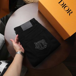 Short jean nam.  Chất  Jean dày dặn có thun co giãn thoải mái.  Mền mịn.