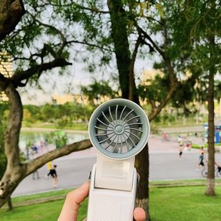 Quạt mini cầm tay 199 cấp độ gió có sò lạnh siêu mát