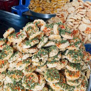 CƠM CHÁY MẮM HÀNH MINI – GIÒN CAY NGON NGẤT NGÂY 250G - WINNIE HOUSE