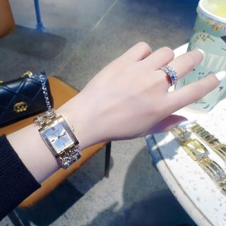 SALE BỎ MẪU ĐỒNG HỒ NỮ THỜI TRANG GUET MẶT VUÔNG DÂY LẮC 2 VÒNG