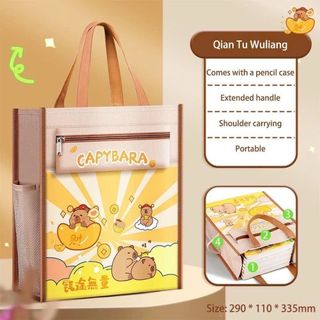 Túi Học Thêm CapyBara - Có Ngăn Bình Nước  Kích thước: 34cm*29cm*11cm  Màu sắc: nâu