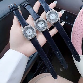 SALE BỎ MẪU ĐỒNG HỒ NỮ THỜI TRANG CHOBARD DÂY DA NGỌC TRINH