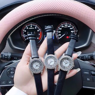 SALE BỎ MẪU ĐỒNG HỒ NỮ THỜI TRANG CHOBARD DÂY DA NGỌC TRINH