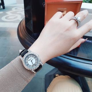 SALE BỎ MẪU ĐỒNG HỒ NỮ THỜI TRANG CHOBARD DÂY DA NGỌC TRINH