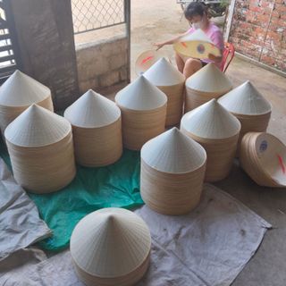 Nón lá trắng vành nhựa