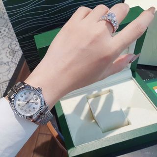 ĐỒNG HỒ NỮ CAO CẤP RÔLET MẶT KÍNH SAPHIRE NIỀNG KHÍA