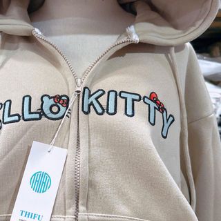 Áo khoác nữ thêu Hellokity nón to, có túi trong, tay phồng freesize