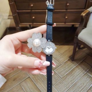 ĐỒNG HỒ NỮ CHÍNH HÃNG SCOTTIE DÂY DA MẶT HOA NẮP