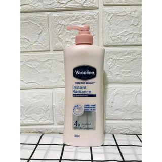 Sữa dưỡng thể Vaseline Healthy Bright Instant Radiance trắng da tức thì 320ml