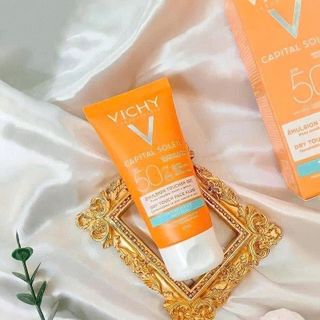 Kem Chống Nắng Vichy Capital Soleil SPF50+ Cấp Ẩm Nuôi Dưỡng Da Hiệu Quả
