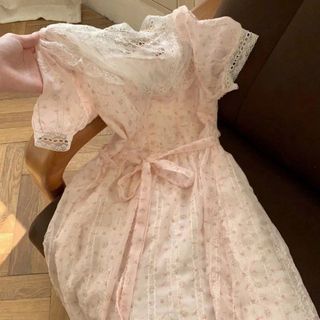 Váy công chúa ren hồng pastel