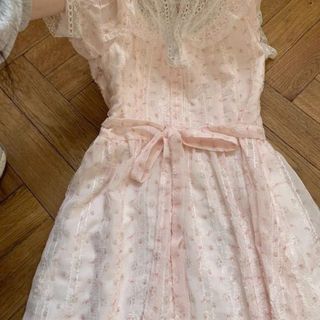 Váy công chúa ren hồng pastel
