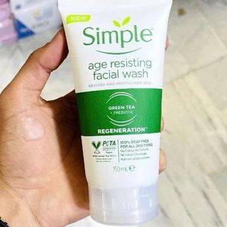 Sữa rửa mặt Simple Green Tea 150ml
