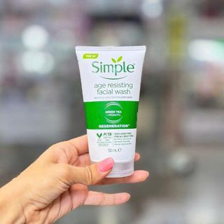 Sữa rửa mặt Simple Green Tea 150ml