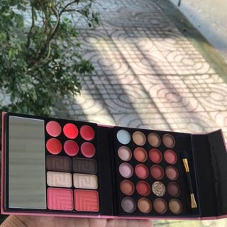 Phấn Bóp Trang Điểm Đa Năng Mila Color