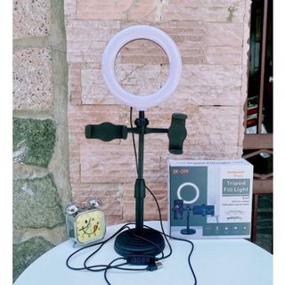 Giá đỡ điện thoại livestream kèm đèn