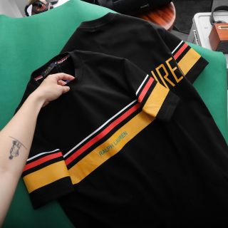 Áo thun nam. chất cotton 4c 100%  ( định lượng 240gsm) , mịn , thấm hút tốt, Full tem tag mạc . Phom chuẩn nam nữ