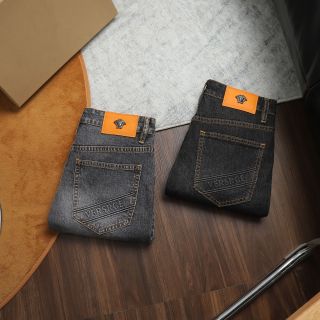 Short jean nam.  Chất  Jean dày dặn có thun co giãn thoải mái.  Mền mịn. Mặc cực êm chính phẫm