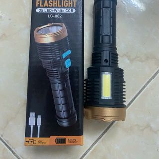 ĐÈN PIN LED CẦM TAY ZOOM XA GẦN LG 882