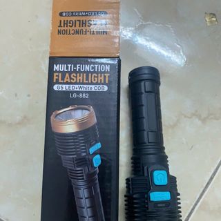 ĐÈN PIN LED CẦM TAY ZOOM XA GẦN LG 882
