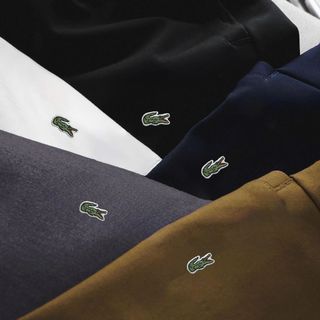 Quần jogger nam. Chất vải BC thích hợp mọi thời tiết, đề cao trải nghiệm người mặt.  Thiết kế logo trẻ trung phù hợp giới trẻ