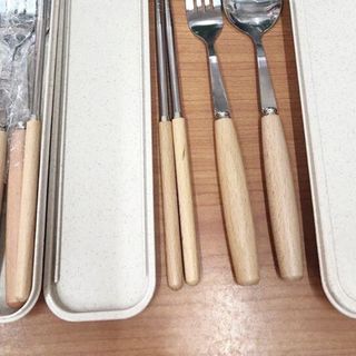 Hộp dụng cụ ăn uống 3 món (Thìa đũa dĩa inox cán gỗ)