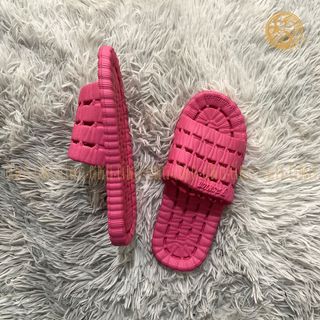 Dép xốp lỗ đi trong nhà