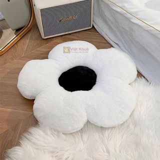 Gối ôm hình hoa đen trắng