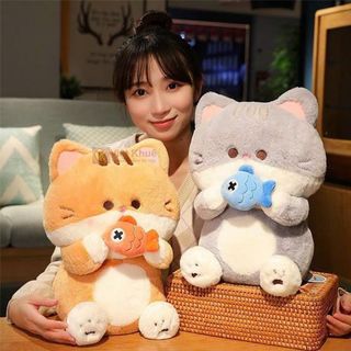Gấu bông mèo ôm cá