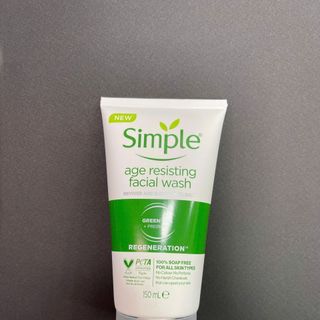 Sữa rửa mặt Simple Green Tea - 150ml