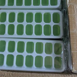 Khay làm đá hình Vuông đế mềm bằng silicon - có nắp - 14 viên, giá sỉ