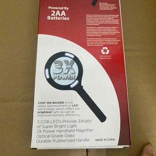 Kính lúp có đèn led
