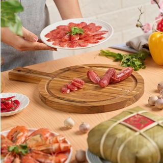 Thớt gỗ Teak hình tròn có tay cầm để cắt, thái