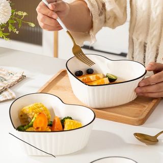TÔ SỨ TRÁI TIM SỌC VIỀN ĐEN SIZE 8
