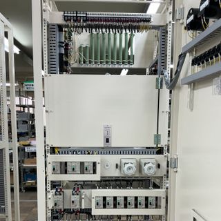 Cần tìm nhà phân phối tủ điện mảng pccc, tủ cấp điện cho động cơ và máy móc trong trường hợp mất điện khẩn cấp.