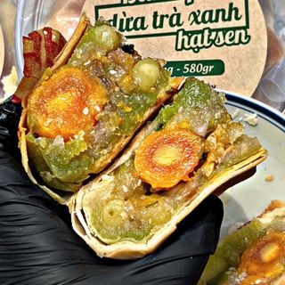 BÁNH PÍA DỪA TRÀ XANH HẠT SEN TINH HOA TRUYỀN THỐNG KẾT HỢP HIỆN ĐẠI 600G - WINNIE HOUSE