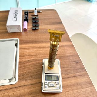 Tông đơ cắt tóc Vintage T9, lưỡi đồng thân kim loại, pin 2000mAh