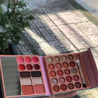 Phấn Bóp Trang Điểm Đa Năng mila Color