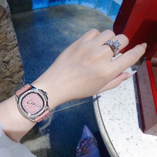 ĐỒNG HỒ NỮ CAO CẤP FATEK NAUTILUS MẶT VUÔNG SILICON