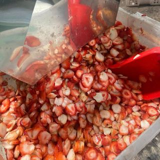Dâu Tây Cắt Lát Ướp Đường