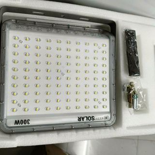 ĐÈN PHA MẮT NGỌC NLMT 300W CAO CẤP
