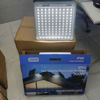 ĐÈN PHA MẮT NGỌC NLMT 300W CAO CẤP