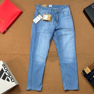 Jean dài nam. Co giãn nhiều.   Chất vừa , kh quá dày , hợp hè