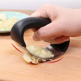DỤNG CỤ DẬP TỎI GỪNG CẦM TAY TIỆN DỤNG