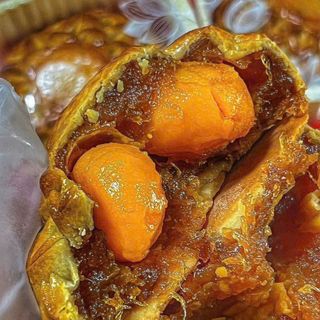 BÁNH TRUNG THU KHÓM TƯƠI 2 TRỨNG – NGUYÊN SỢI, VỎ MỎNG MỀM 200G - WINNIE HOUSE