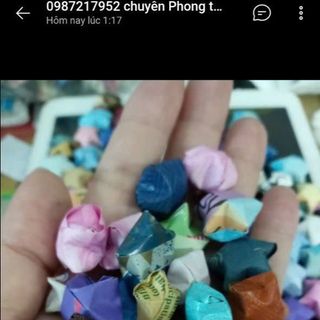 Ngôi sao giấy xếp sẵn nhiều mẫu màu luôn