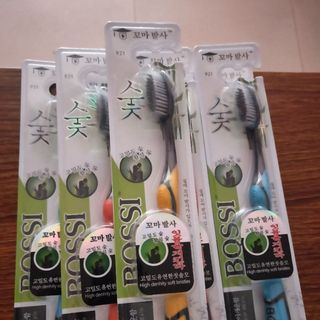 Bàn chải đánh răng Bossi