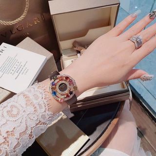 ĐỒNG HỒ NỮ CAO CẤP PVL DÂY DA VIỀN ĐÁ MÀU NIỀNG VÀNG